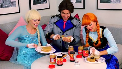 Elsa vs Hans vs Anna No Thumbs Challenge. DisneyToysFan.