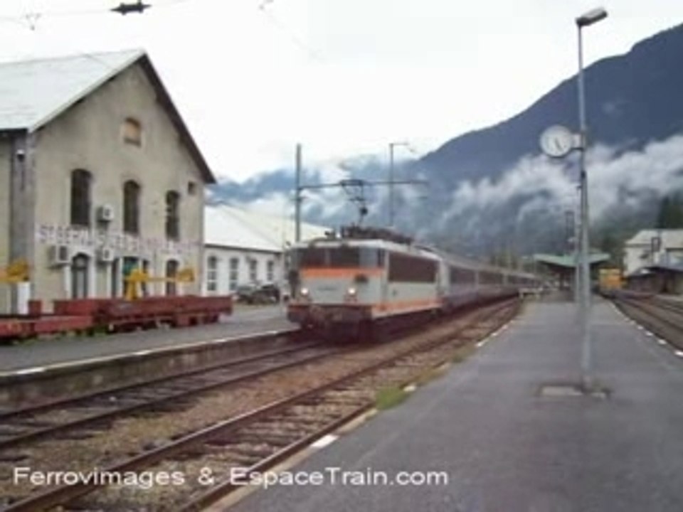 La BB 25663 quitte St Gervais Le Fayet avec un TER