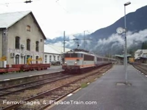 La BB 25663 quitte St Gervais Le Fayet avec un TER