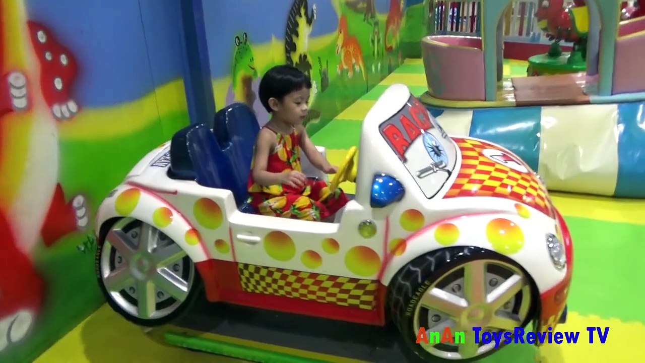Bé tập lái ô tô - Em tập lái ô tô ❤ ToysReview TV ❤