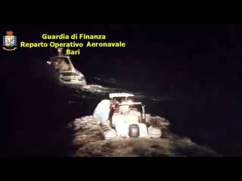 Maxi sequestro di marijuana nel canale d'Otranto