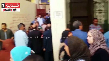 تظاهر أولياء الأمور داخل مدرسة بالمحلة بعد تخفيض عدد الفصول