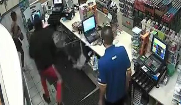 Benzinlikte silahlı soygun dehşeti