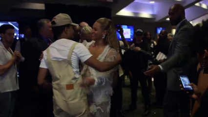 Beyoncé interrupts Chance The Rapper during interview at MTV VMA 2016