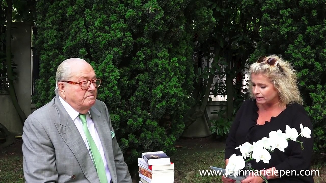 Jean-Marie Le Pen compare les migrants à "des poubelles"