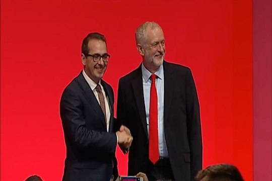 Jeremy Corbyn, reelegido como líder laborista