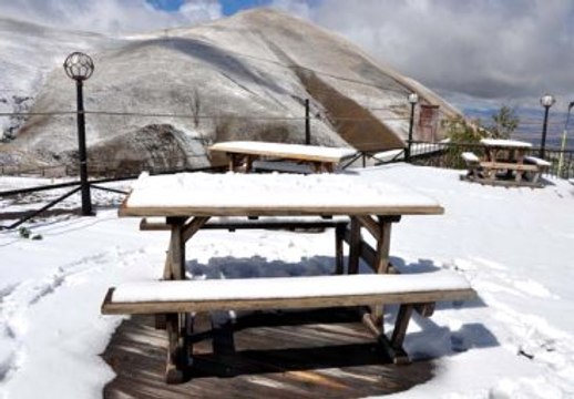 Erzurum'da Kar Yağarken, Aydın'da Denize Girdiler