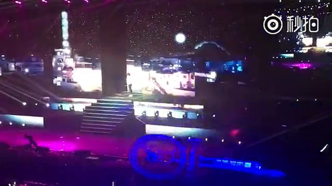 杨洋生日会安心的温柔饭拍 Yang Yang Birthday Party Tender Love Fan Filmed video