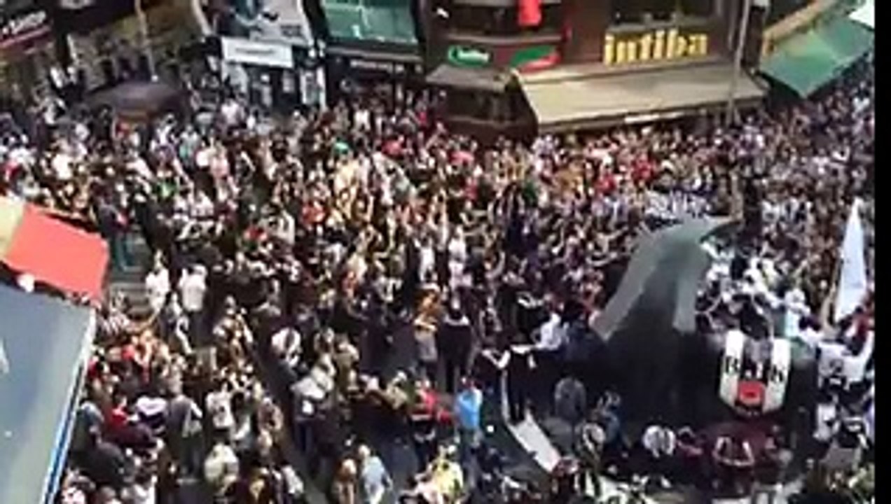 Beşiktaş semtinde derbi coşkulu bir şekilde bek...