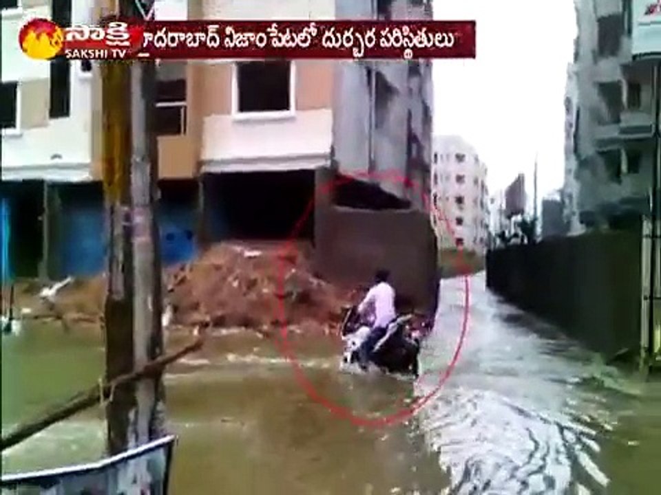 Man Fell Down Into the Manhole with Bike at Nizampet -- Hyderabad -- Safe - Watch Exclusive