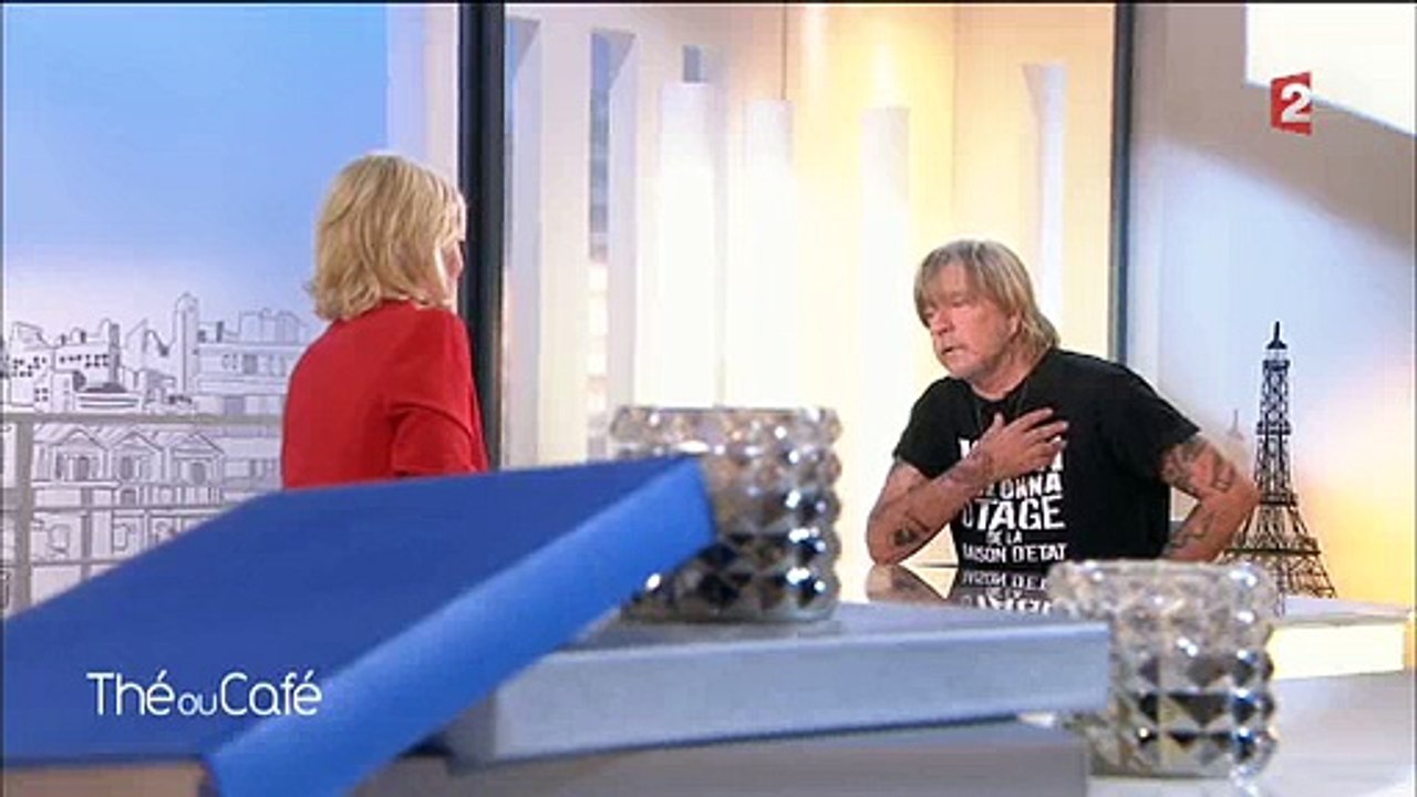 Renaud surprend en passant 1h sur France 2 avec un T-shirt dénonçant  l'incarcération du "berger de Cargèse" Yvan Colonna - Vidéo Dailymotion