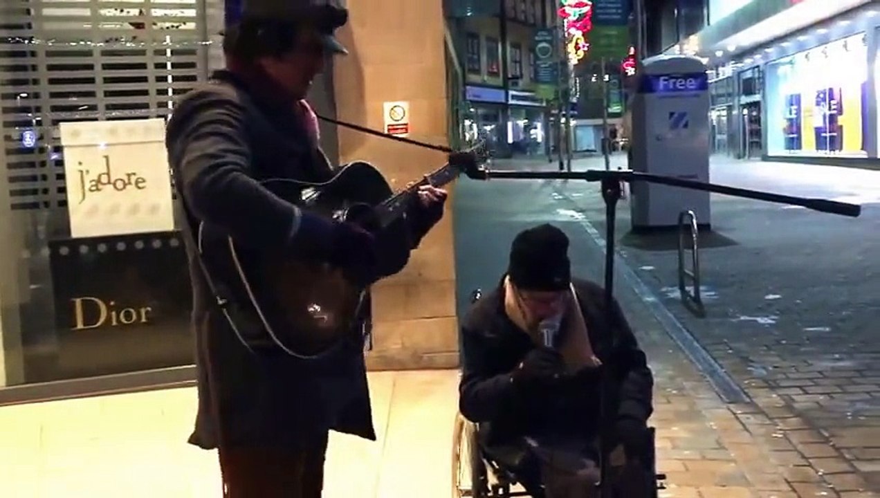un sdf qui surprend par son talant