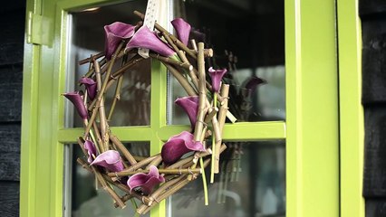 Christmas DIY: decorate your house, your dining table and yourself with flowers