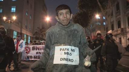 Limeños marchan en contra de sentencia judicial sobre reducción de sueldos