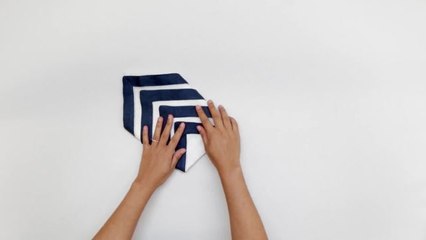 How to Fold a Napkin for a Dinner Party: The Diamond