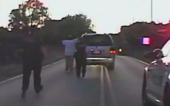 USA : Un homme noir non armé abattu par une policière - ZAPPING ACTU