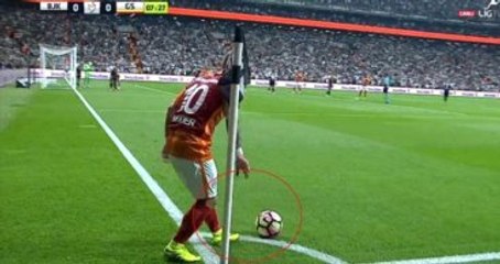 Golde Sneijder'in Topu Korner Çizgisinin Dışına Koyması Taraftarları Kızdırdı