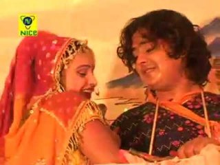 Peeli Lungdi Lambo Gunghat ★ Parnya Naach Leba De ★ परण्या नाच लेबा दे ( राजस्थानी )