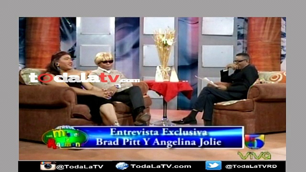 Entrevista exclusiva de Brad Pitt y Angelina Jolie-A Rír con Miguel y Raymond-Video