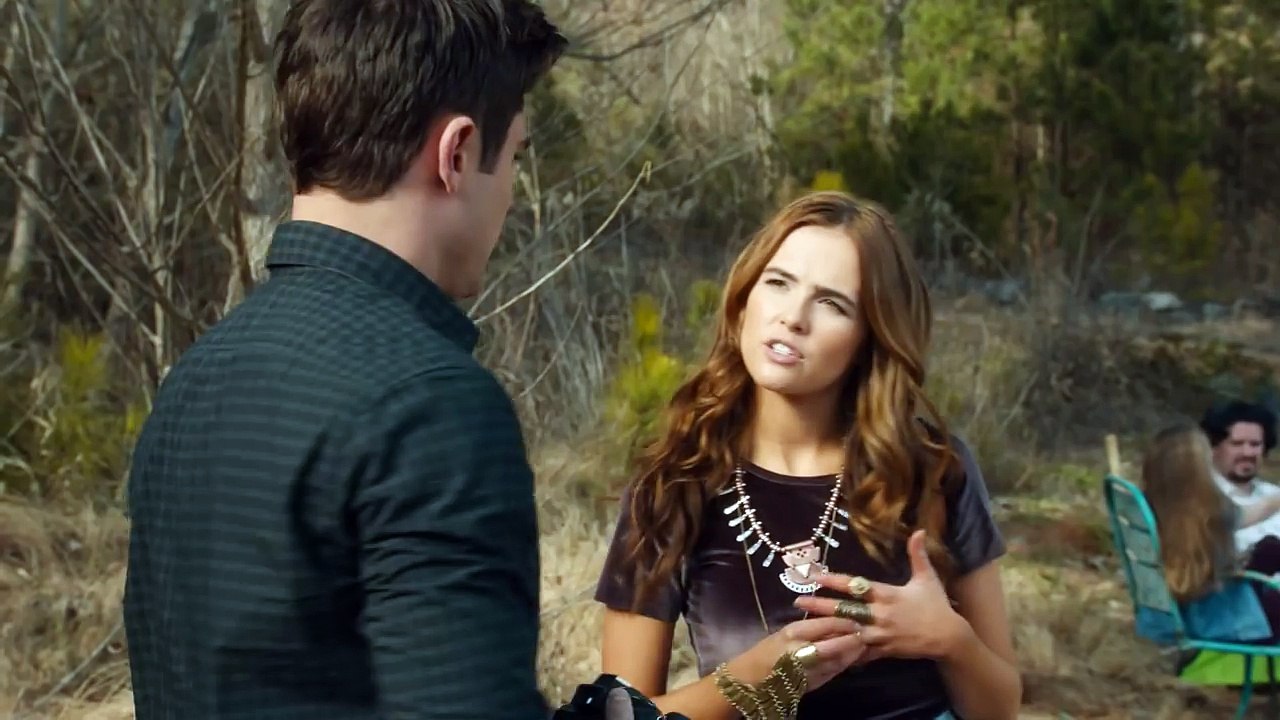 Zac Efron and Zoey Deutch have fun on set... !