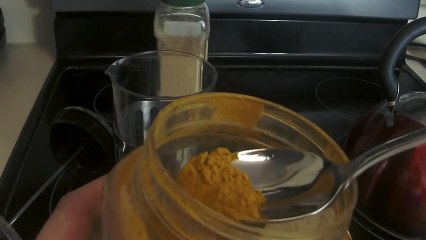 How to make ginger turmeric green tea