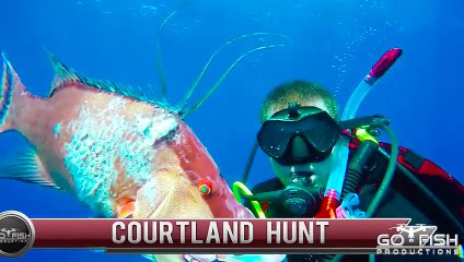 Il pêche des poissons avec un Glock