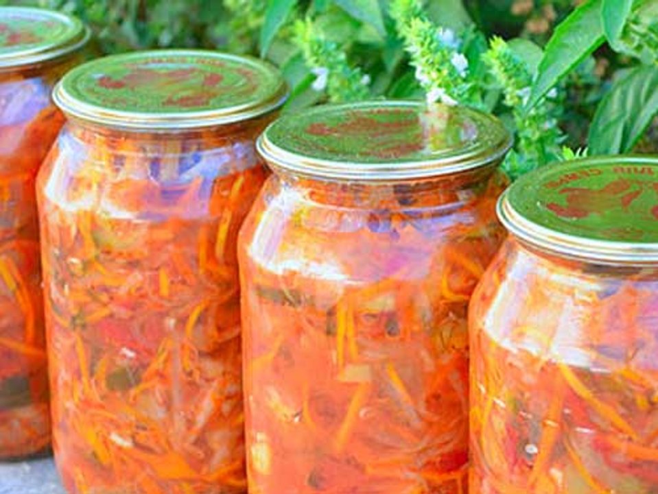 Видеорецепт. Салат из розовых помидор на зиму. Заготовки на зиму. Консервирование. Консервация.