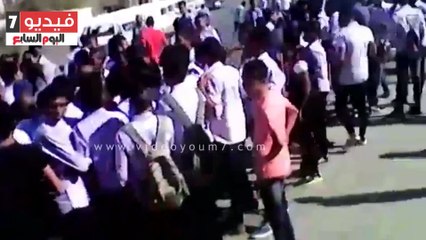 وقفة احتجاجية لطلاب التعليم المزدوج بالغردقة فى أول يوم دراسى