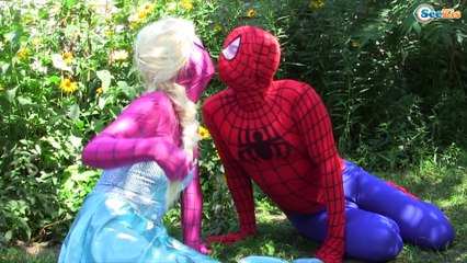 Spiderman Loses His HAND! Crazy Hand comes ALIVE w/ Frozen Elsa, Anna, Maleficent, Hulk & Batman