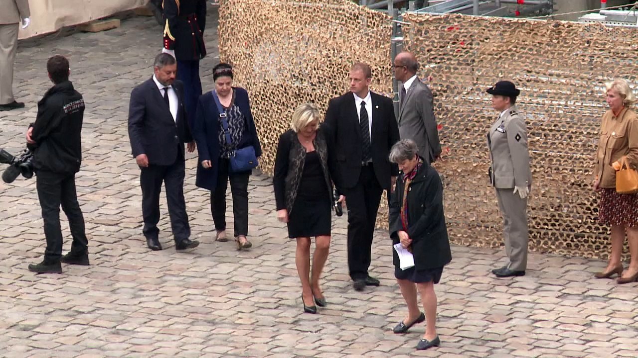 Abandon des harkis, Hollande reconnaît le rôle de l'Etat