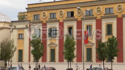 Ora News -  Nëse ndot ambientet publike në kryeqytet, rrezikon që të përfundosh online
