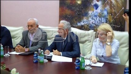 Ora News - Nishani takim me konstitucionalistë, ekspertë dhe akademikë për shortin e KDE