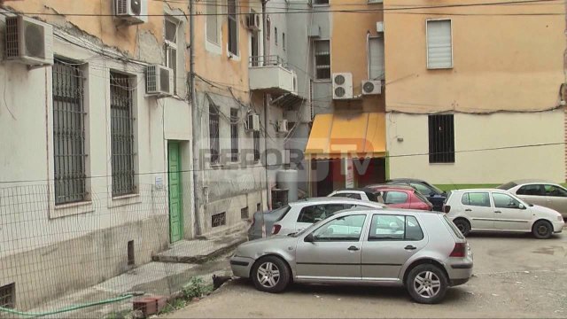 Report TV - Çajnë murin e Bankës nga lokali autorët grabisin 21 milionë lekë