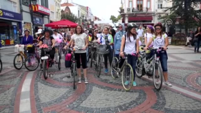 Süslü Kadınlar Bisiklet Turu