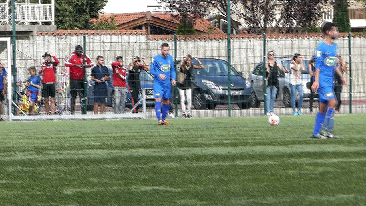 Coupe de France (4ème tour) A.S MONTCHAT - UGA LYON-DECINES 4 - 3 Coup franc et but de Nicolas Sellier.