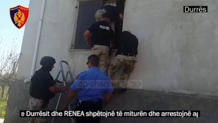 Durrës, hyn në banesën e fqinjit dhe i rrëmben vajzën - Top Channel Albania - News - Lajme