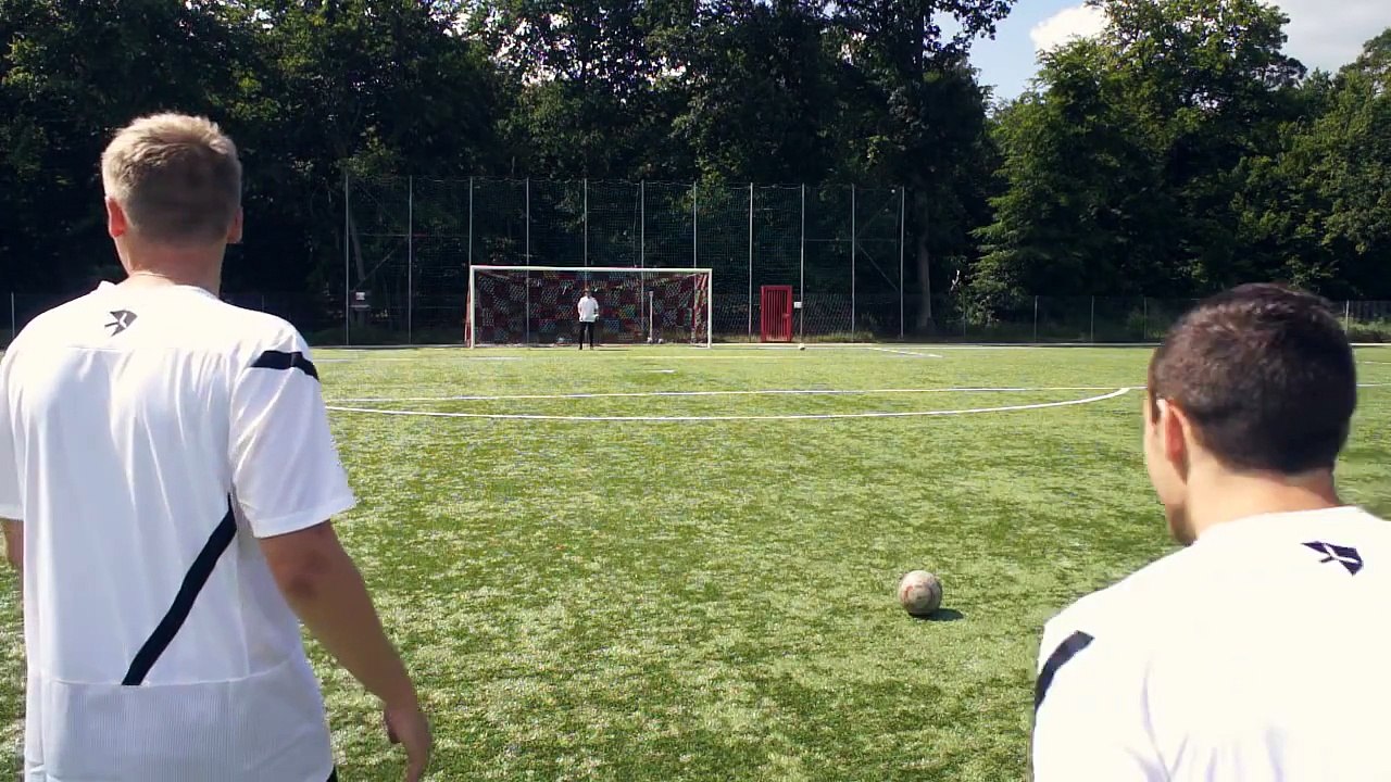 Best Free Kicks Montage - Vol.25 - Ronaldo vs. Messi Shots - freekickerz