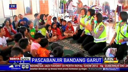 Anak-anak Korban Banjir Dapat Hiburan dan Hadiah dari Polwan