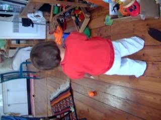 Lùz, 10 mois, et son ballon vert