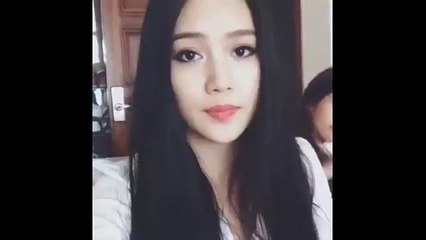 Ngọc Thảo và cô bạn hot girl xuất hiện lung linh và bất ngờ kiss nhau