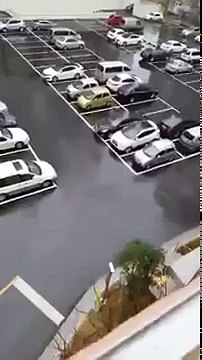 Sa femme lui envoie son repas par le fenêtre