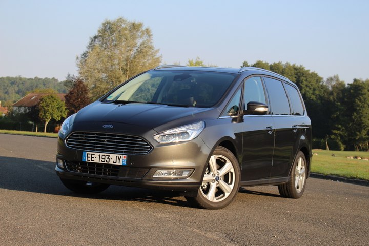 Essai vidéo - Ford Galaxy : le dinosaure,...