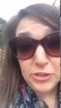 Sua madre ha finalmente sconfitto il cancro. La reazione del piccolo è commovente!