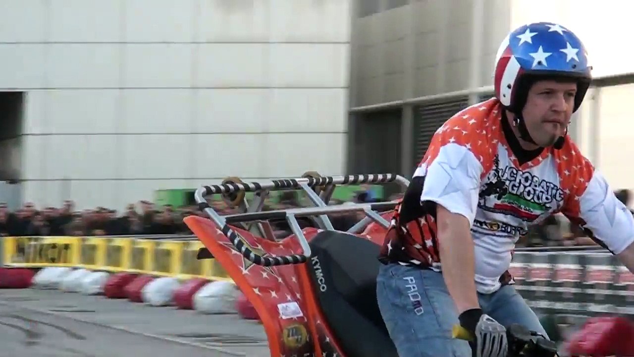 Quad Bike & Motorcycle Stunt Show : Video