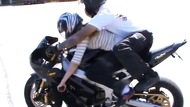 Kawasaki ZX 636 tandem stunt