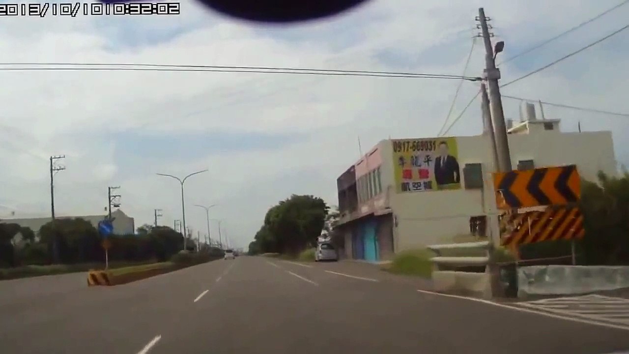 CRAZY MOTORCYCLE CRASH IN TAIWAN