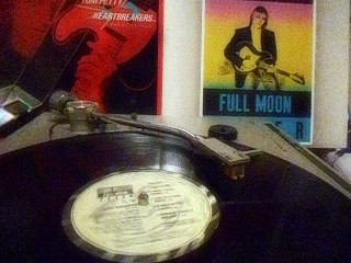 Beomaster playing Tom Petty's Full Moon Fever - Running Down a Dream (DSCN3251)