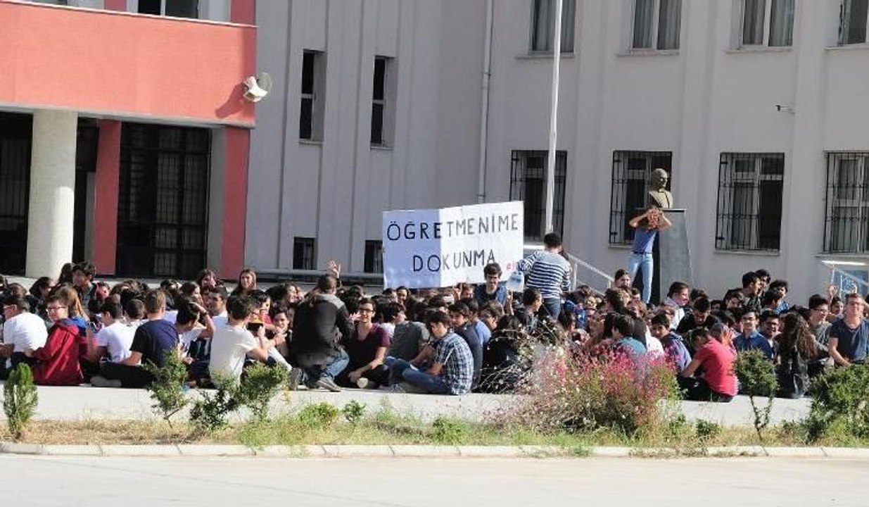 Öğrenci ve velilerden 'Proje Okulu' uygulamasına tepki: Öğretmenime dokunma