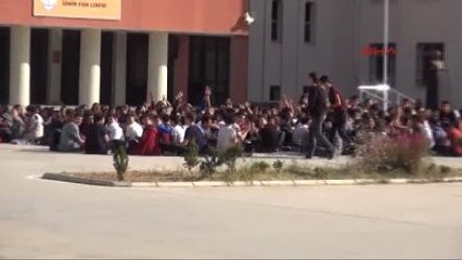 İzmir Fen Lisesi'nde "Öğretmenime Dokunma" Eylemi