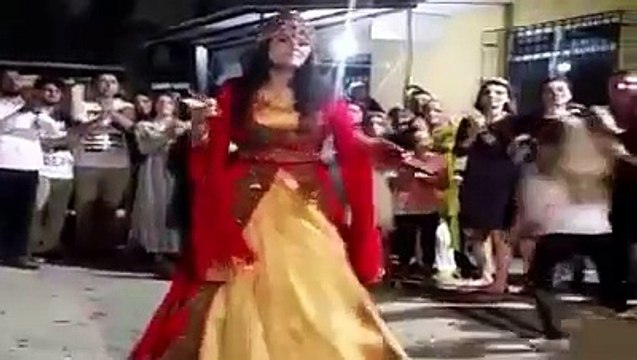 Gelin ve Damat Erikdalı Kaşık Oyunu